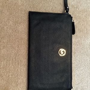 Envelope wristlet